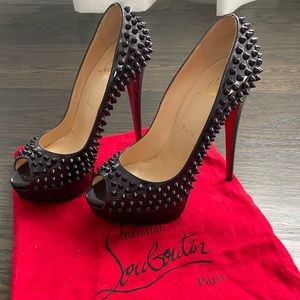 Christian Louboutin pumps in patent leather